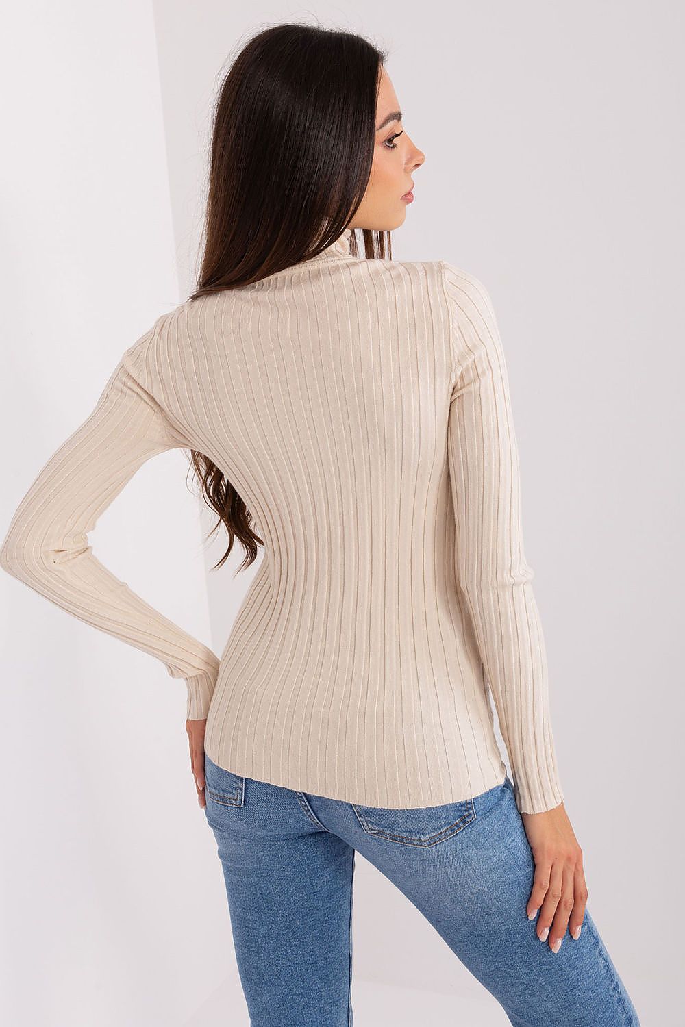 Model wearing the Factory Price Luxury Viscose Turtleneck Sweater, exemplifying sophistication and elegance for work and casual occasions.