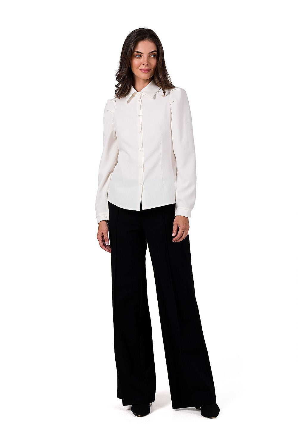 Close-up of stylish adjustable cuffs on the BeWear long sleeve shirt, showcasing high-quality Polish craftsmanship.