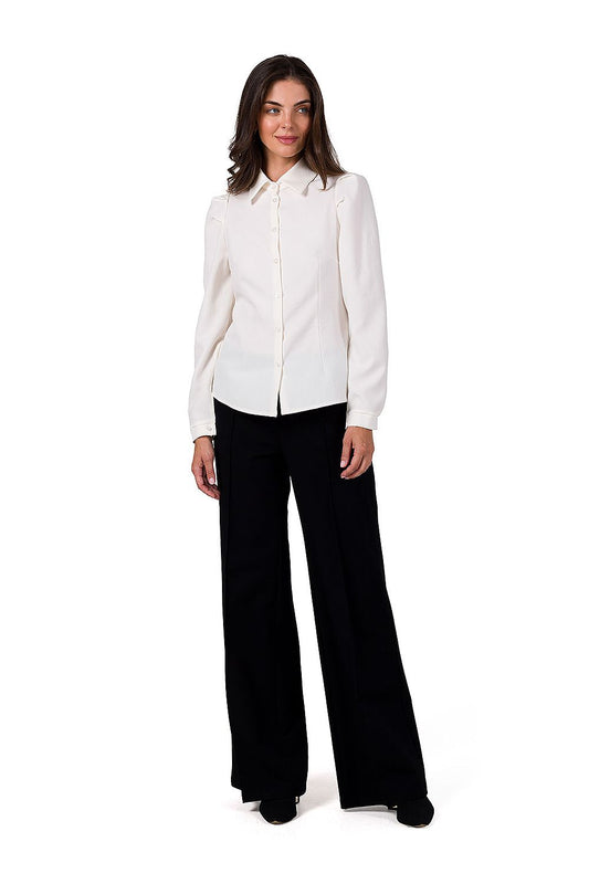 Close-up of stylish adjustable cuffs on the BeWear long sleeve shirt, showcasing high-quality Polish craftsmanship.