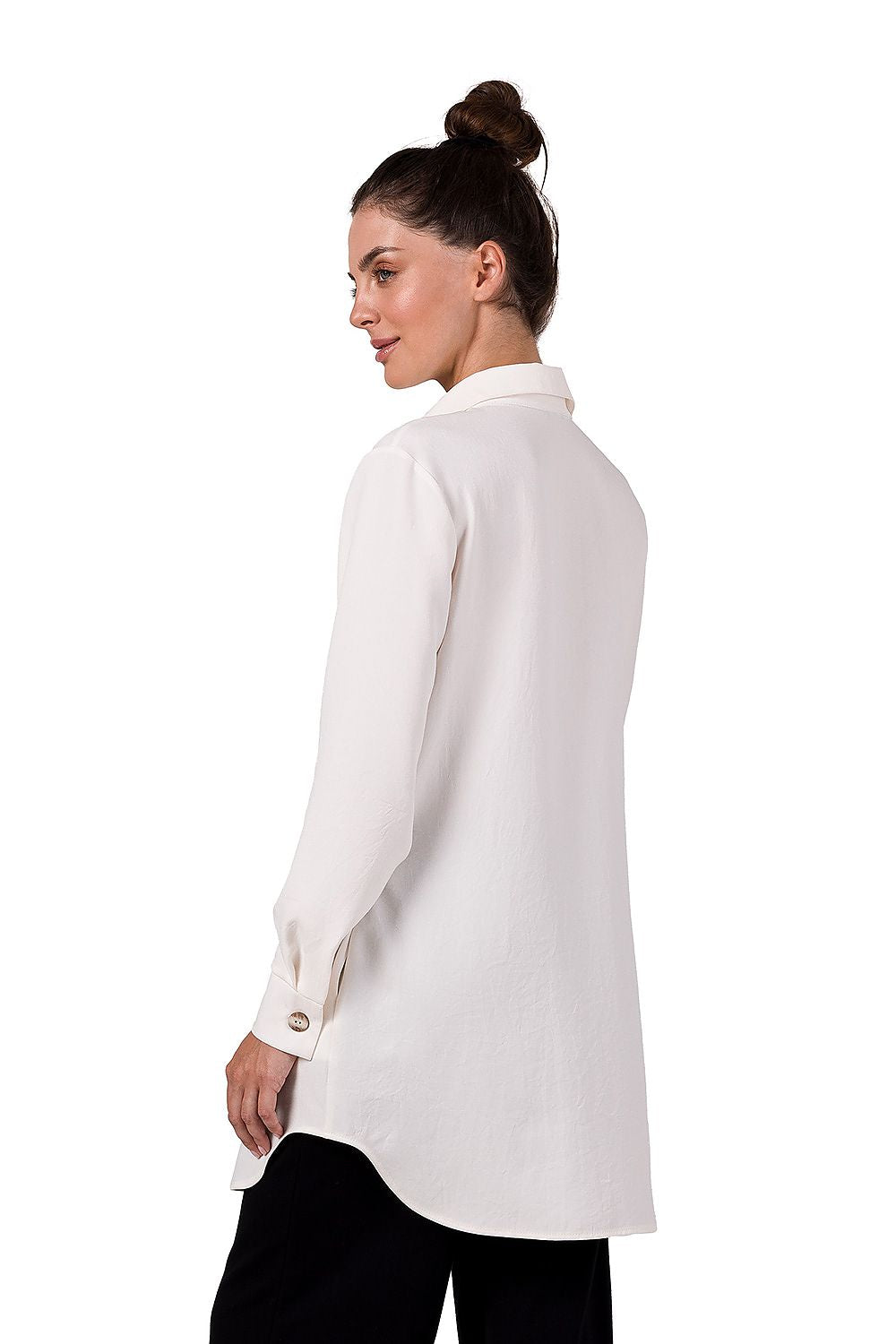 Detail view of the BeWear tunic, featuring a stylish collar and button cuffs, offering a luxurious touch to any outfit.
