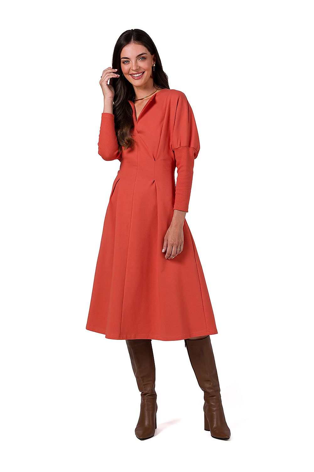 The chic split neckline and elegant batwing sleeves of the BeWear dress, perfect for both casual and formal occasions.