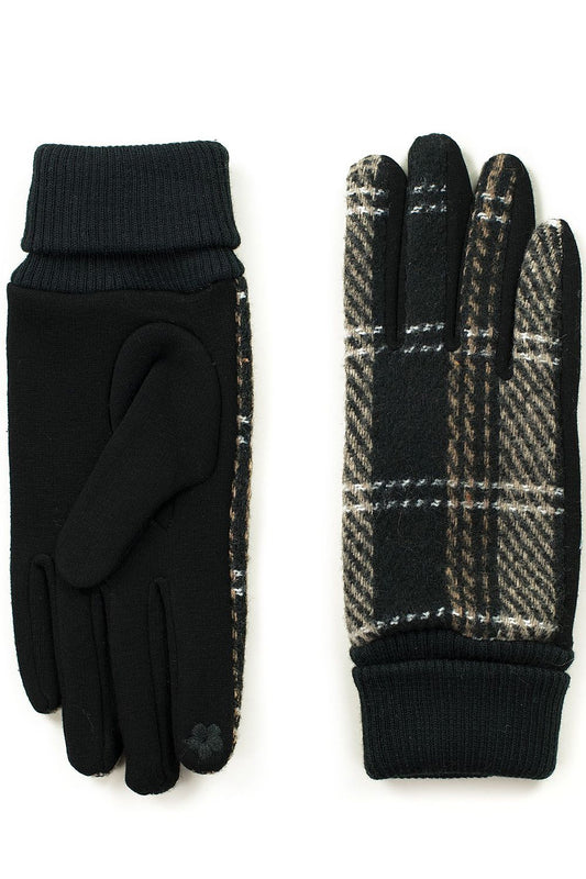 Elegant Women's Insulated Check Gloves by Art of Polo, showcasing classic fleece-lined winter fashion accessory for sophisticated ladies.