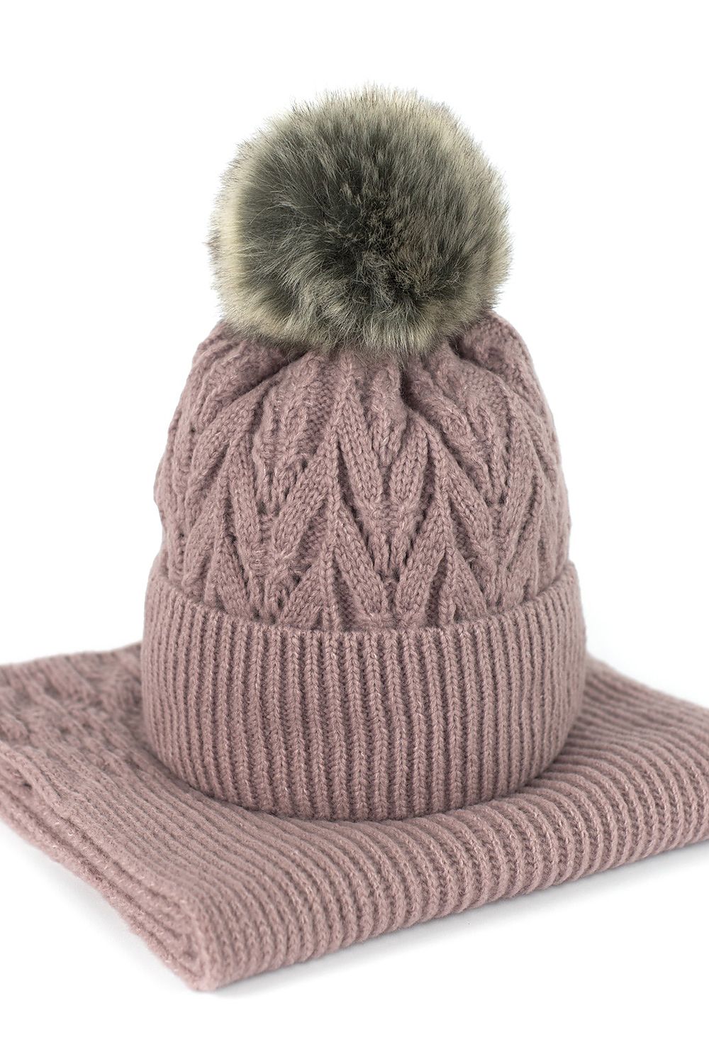 Luxury insulated pom-pom cap from Art of Polo, made with a premium yarn blend for stylish warmth.
