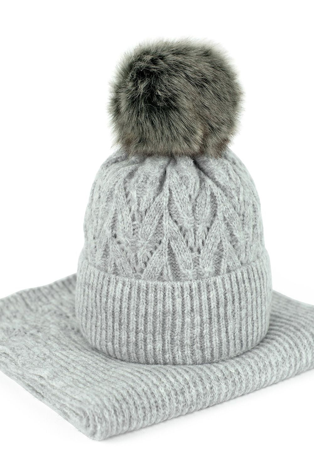 Elegant Art of Polo soft scarf made from a luxurious yarn mix, perfect for stylish winter layering.