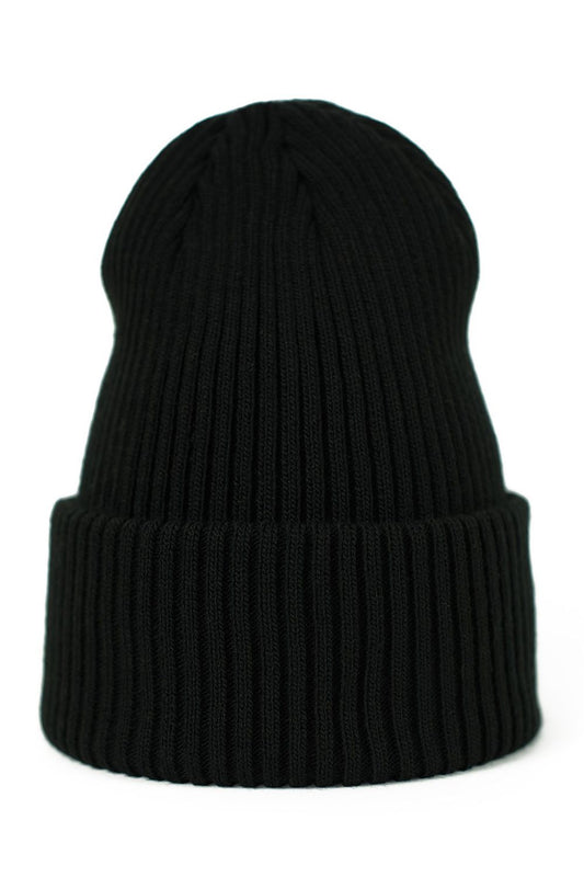 Luxurious Polish beanie hat by Art of Polo in 100% acrylic, showcasing a stylish longer cut for autumn and winter comfort.