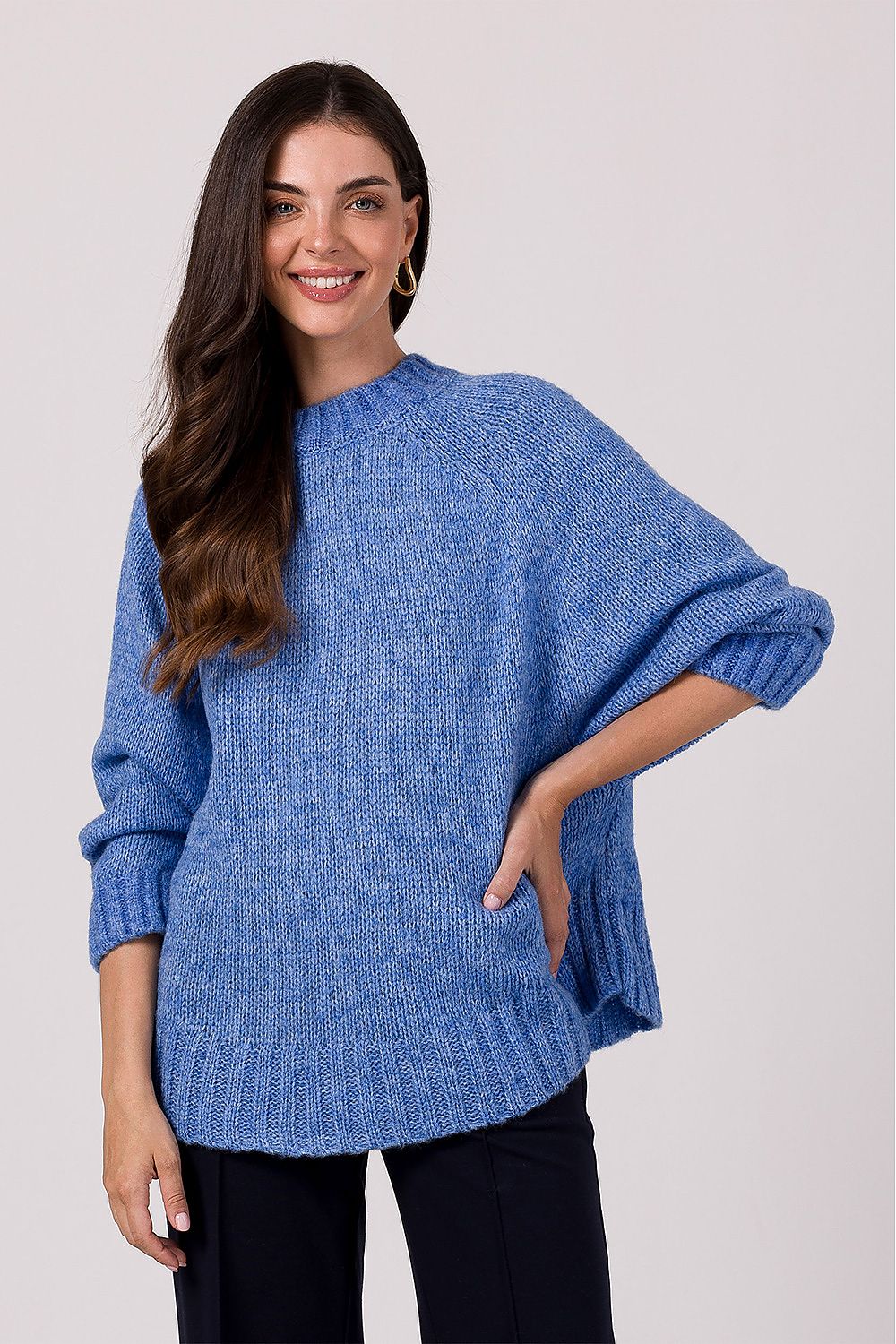 Close-up of a soft, ribbed knitting pattern on a women's oversized jumper, showcasing the premium quality and texture of the yarn.