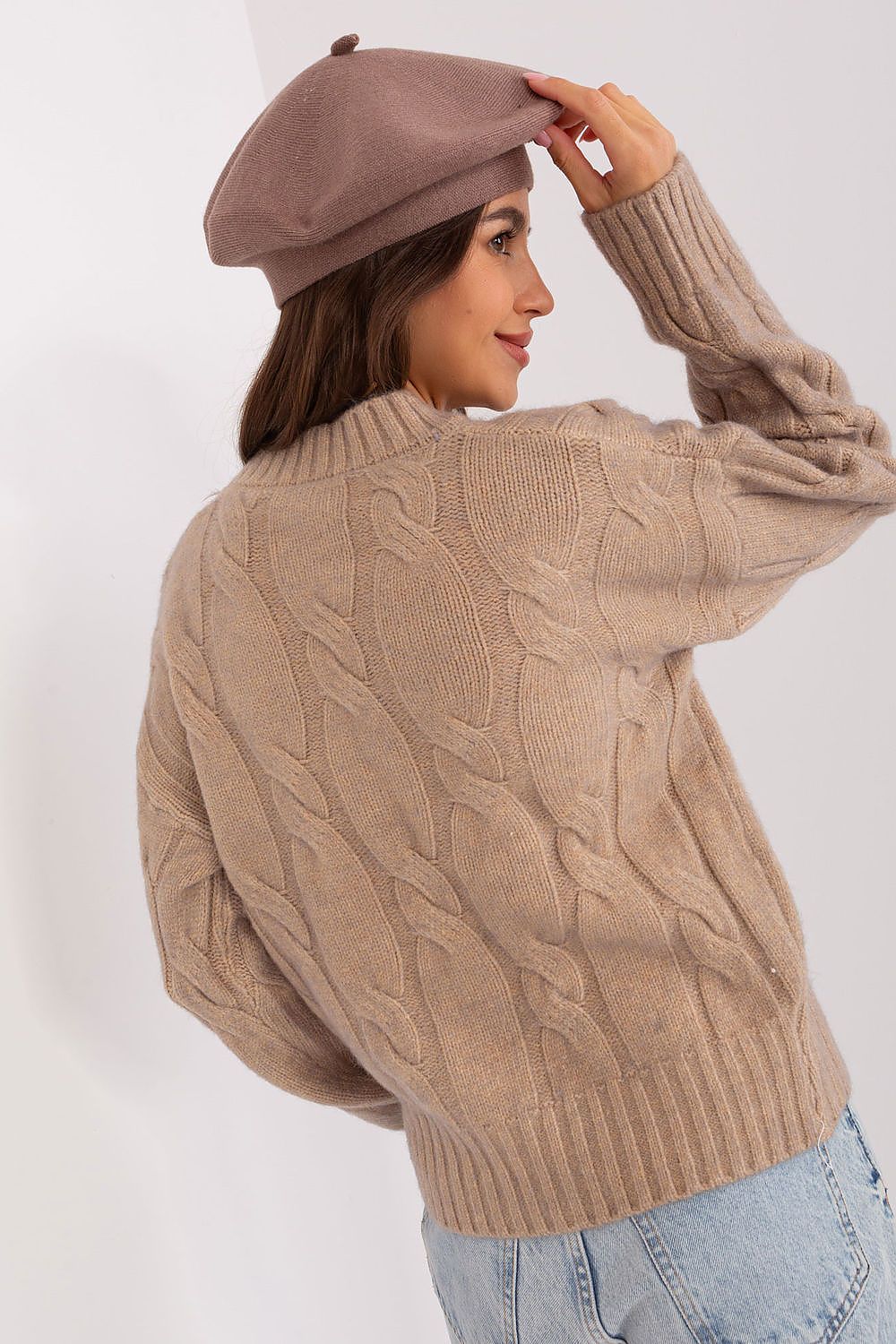 Elegant Chic Beret showcasing a delicate antenna, crafted from high-quality materials for a stylish accessory