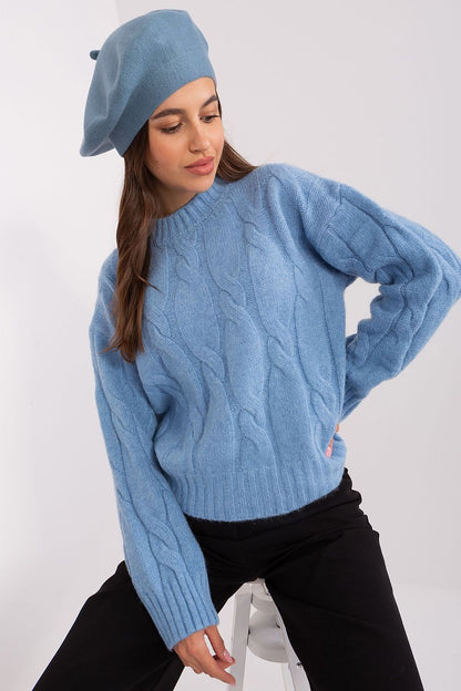 Fashion-forward chic plain beret featuring a subtle antenna, epitomising elegance and made from a high-quality blend of acrylic, cotton, and cashmere.