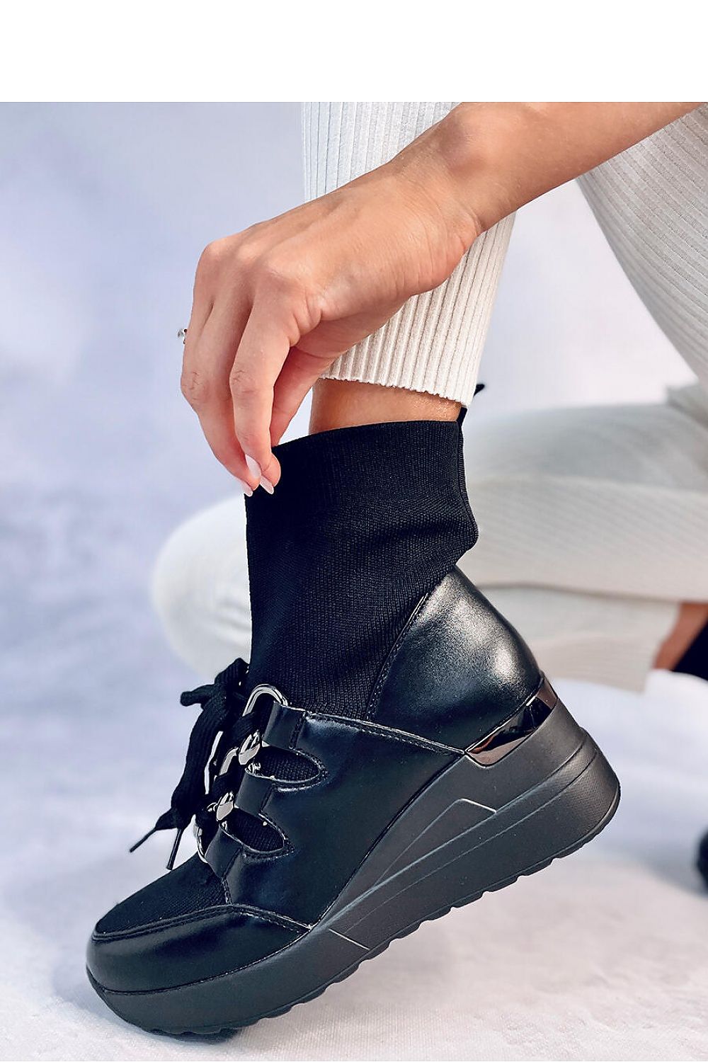 Elegant Inello women's buskin boots made of ecological leather, featuring a stylish chain embellishment and a 6.5 cm heel, perfect for slim fit fashion.