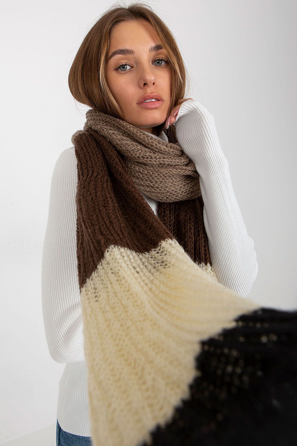 Sophisticated acrylic scarf in bright colors, combining warmth and luxury for winter wear.