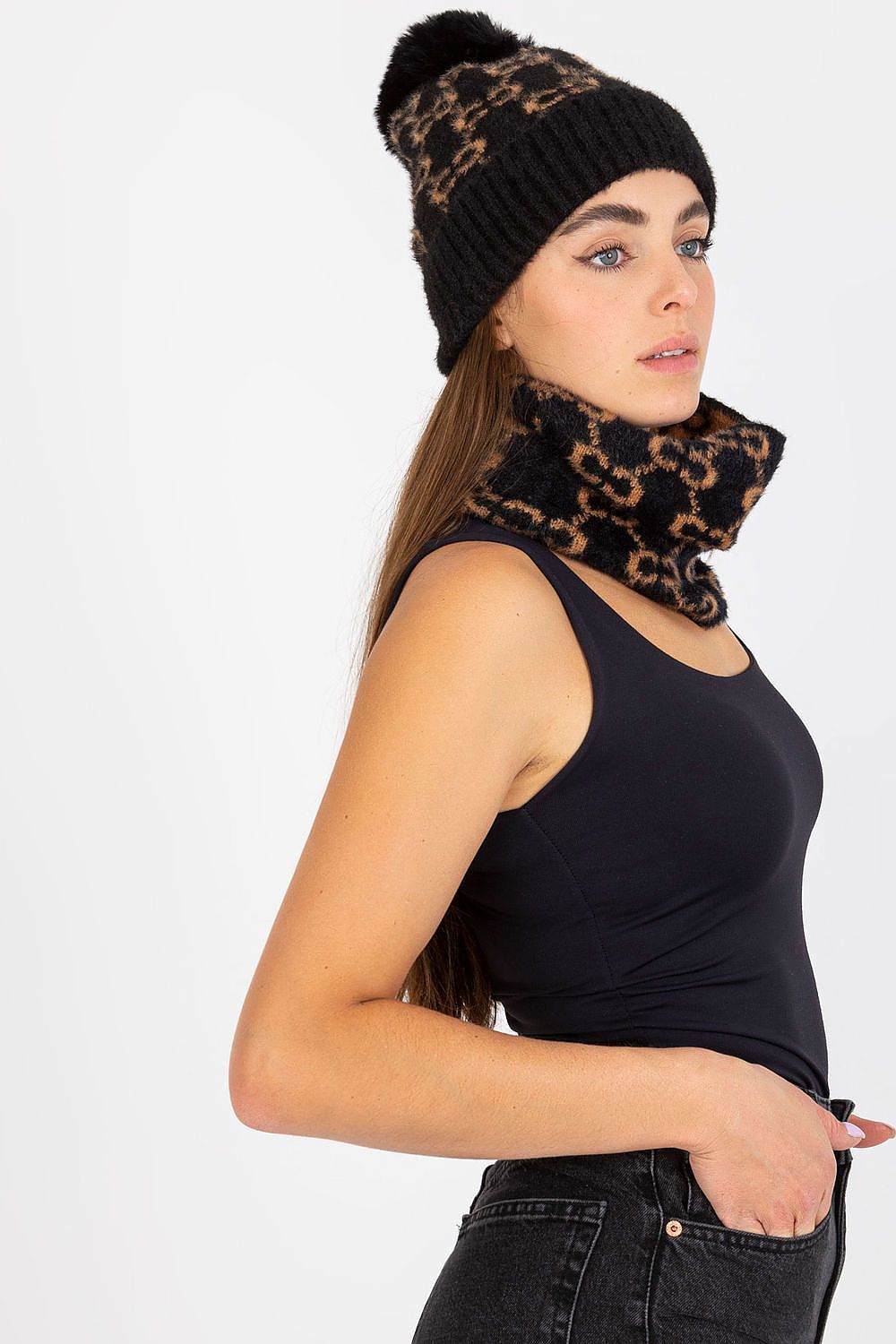 High-quality thick winter cap featuring a wide welt and decorative pom-pom, ideal for stylish cold-weather attire.