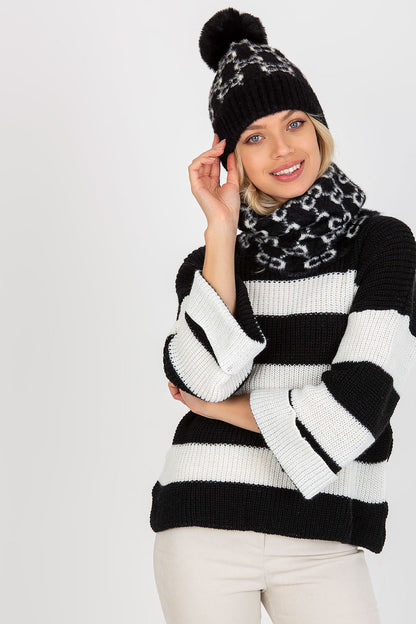 Luxurious acrylic winter cap featuring a stylish pom-pom, designed for ultimate warmth and comfort this season.