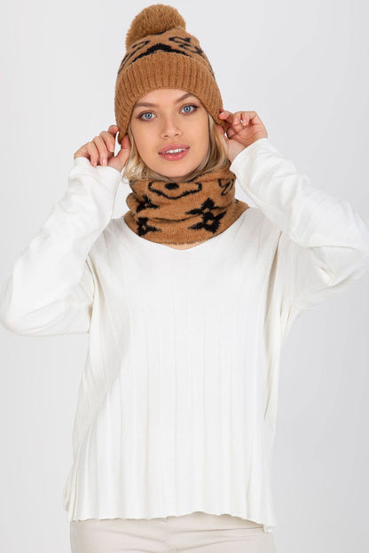 Chic luxury winter headgear featuring a thick acrylic design and playful pom-pom, perfect for enhancing winter outfits.