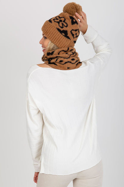 Chic winter cap featuring a pom-pom and wide welt, made from 100% luxurious acrylic for ultimate comfort and style.