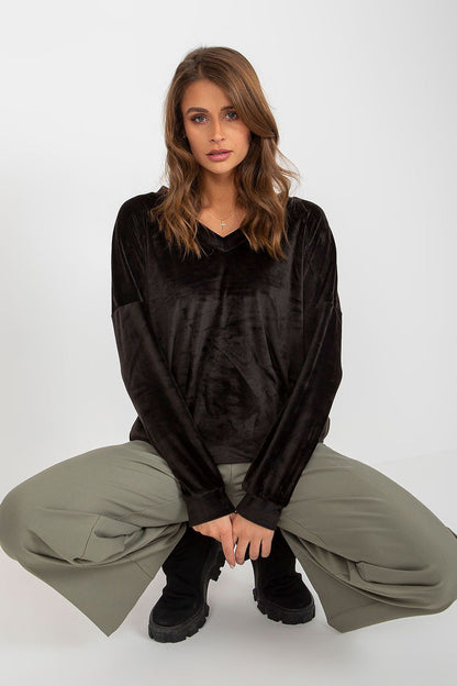 Detailed view of the V-shaped neckline of the luxury velour sweatshirt, emphasising its sophisticated and elegant style.