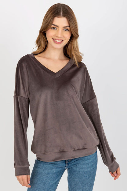 Elegant long sleeve velour sweatshirt made from 90% viscose and 10% spandex, offering comfort and style.