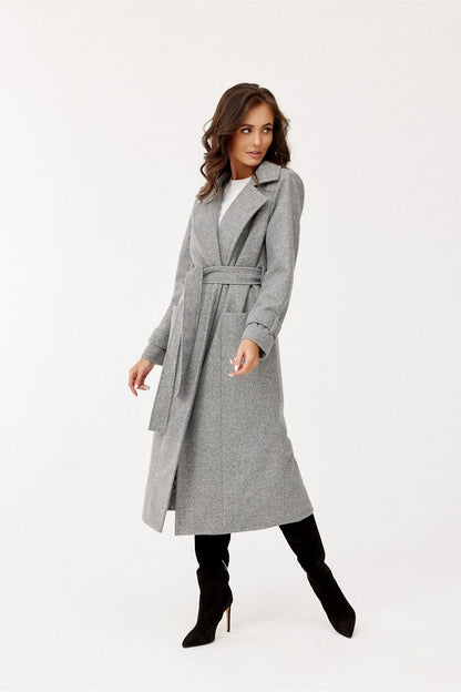 Back view of the elegant wool tie coat by Roco Fashion, featuring its distinctive back slit design for modern sophistication.