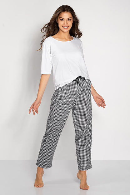 Elegant cotton pyjama set with pockets from Momenti Per Me featuring a short-sleeved blouse and oversized pants, showcasing luxury comfort for nightly relaxation.