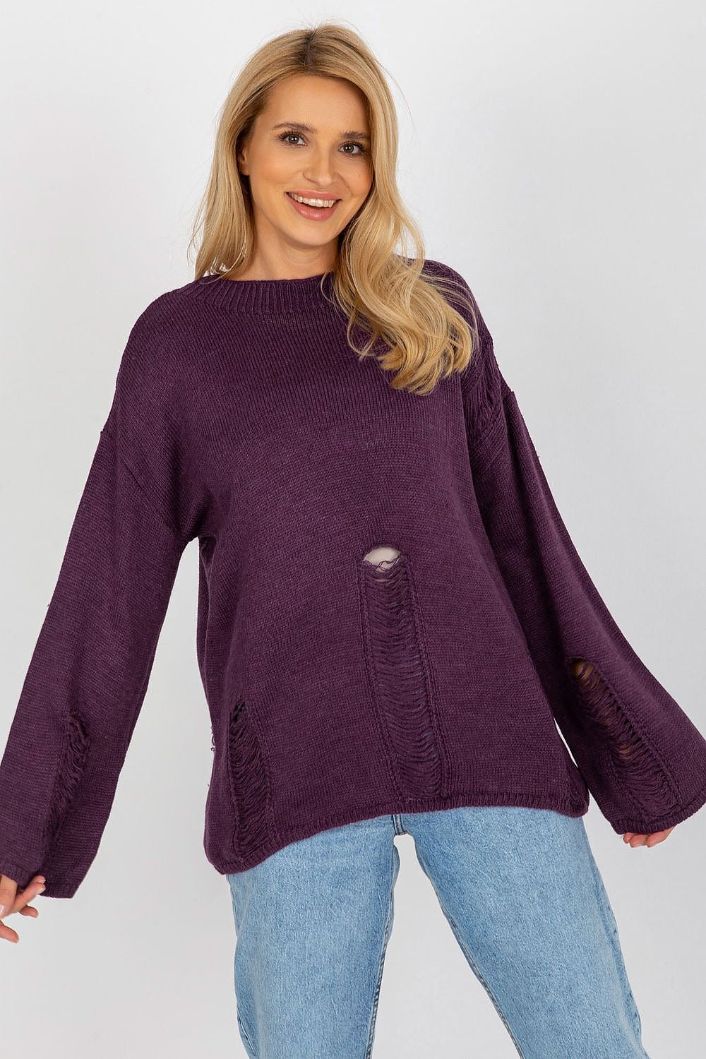 Badu casual sweater in an elegant lifestyle setting, highlighting the comfortable yet sophisticated appeal of the acrylic and wool blend fabric.