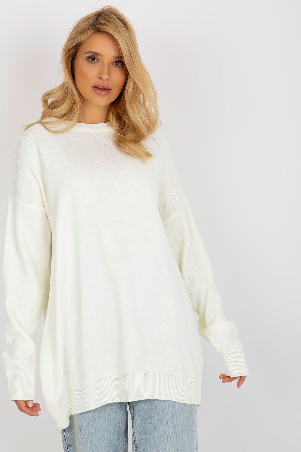 Luxurious Badu wool-acrylic long sleeve jumper in elegant design, featuring a sophisticated round neckline, perfect for versatile cold weather style.