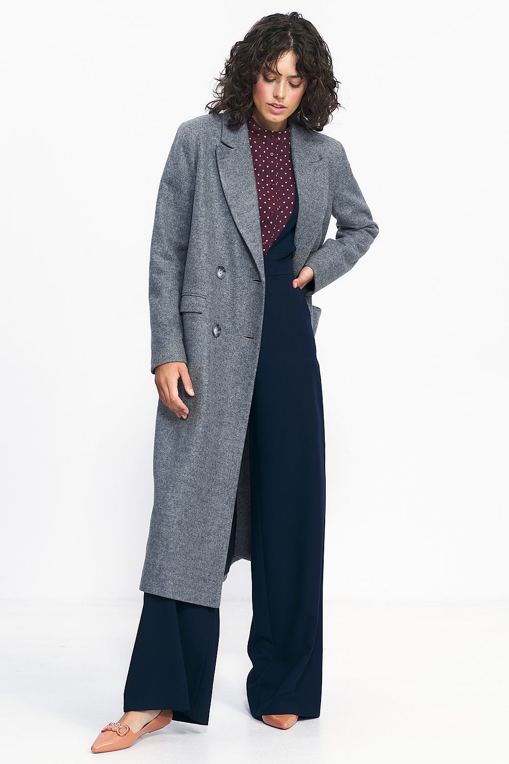Chic grey oversized coat styled with jeans, showcasing its versatility for casual and elegant looks.