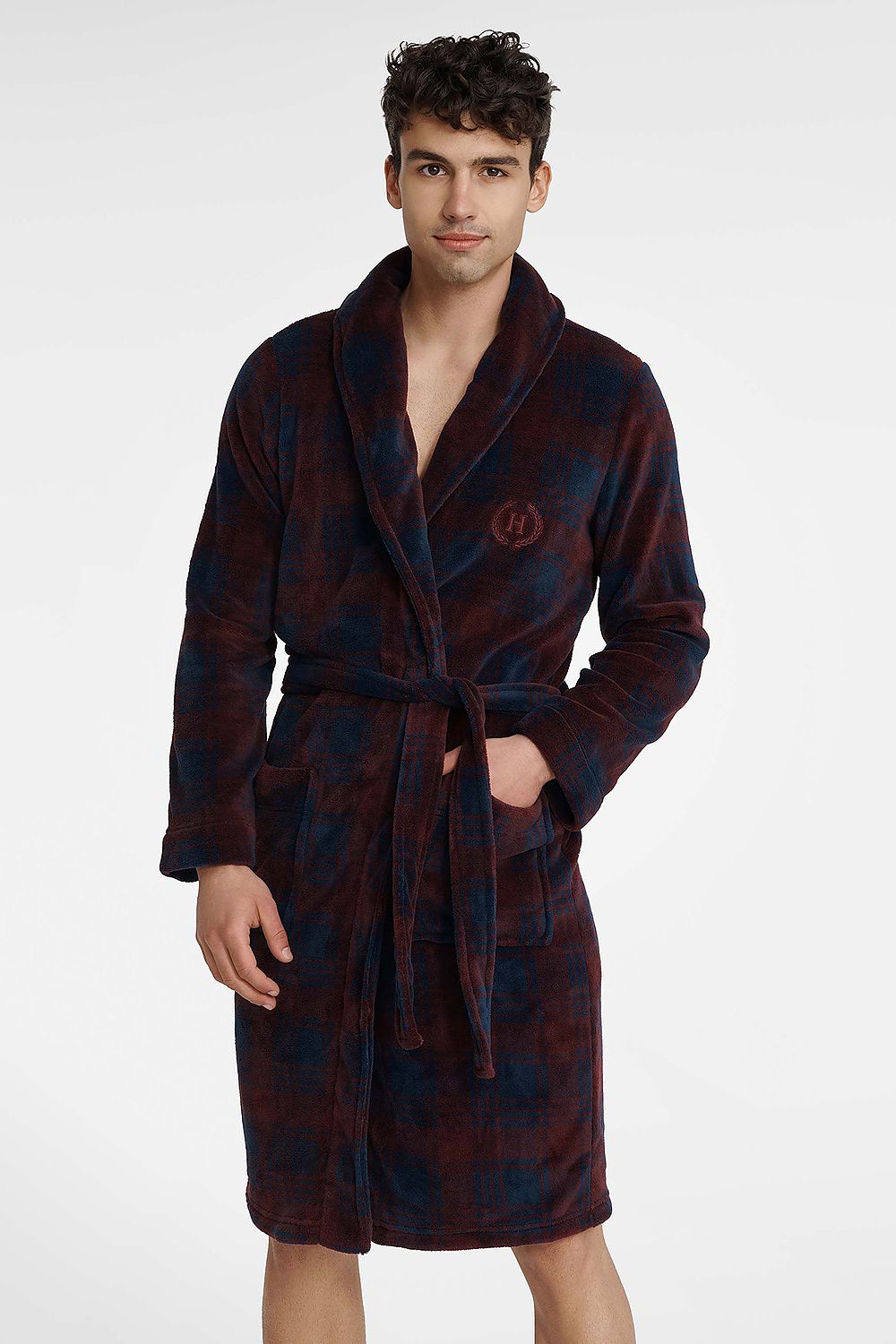 Luxurious burgundy and navy blue Henderson men's bathrobe with adjustable belt and pockets, crafted from soft polyester for ultimate comfort.
