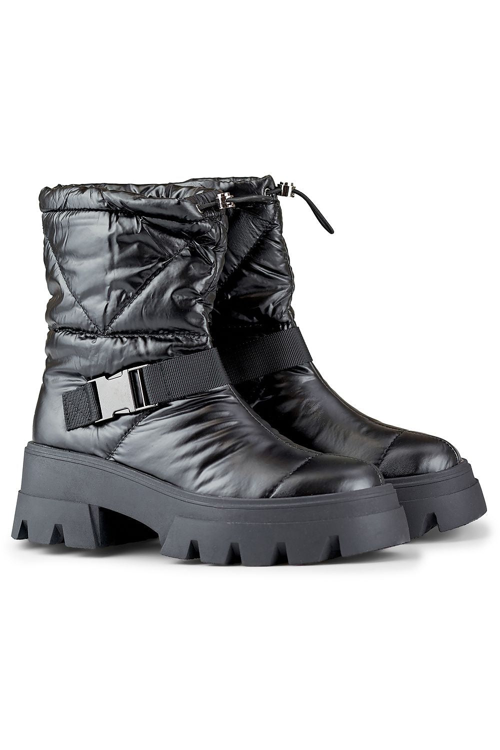 PRIMO Women's Snow Boots with a modern round toe and slip-on design, offering luxury and ease for winter excursions.