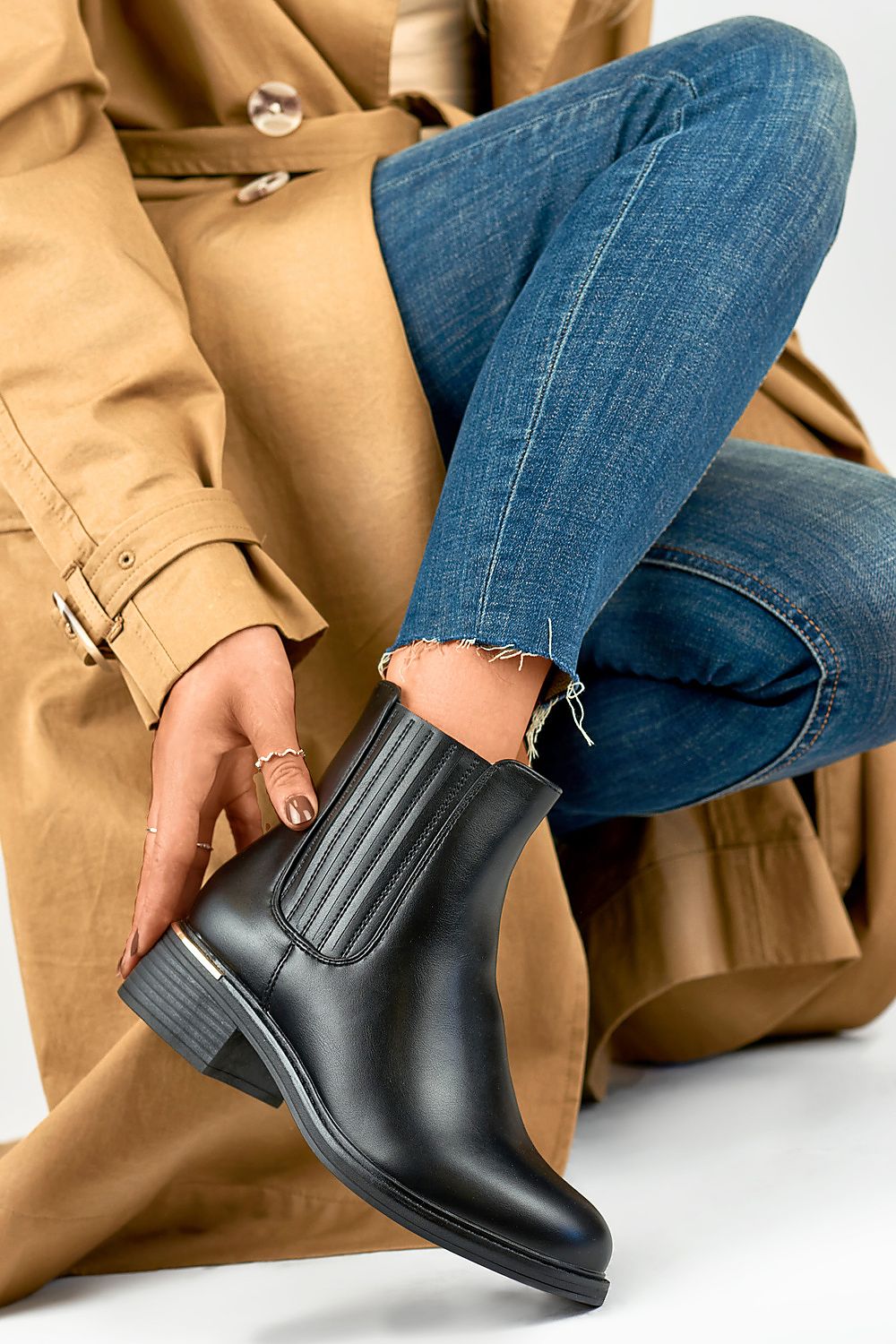 PRIMO Elegant Eco Leather Ankle Boots showcasing a stylish 13 cm upper and 4 cm heel, perfect for autumn and winter fashion.