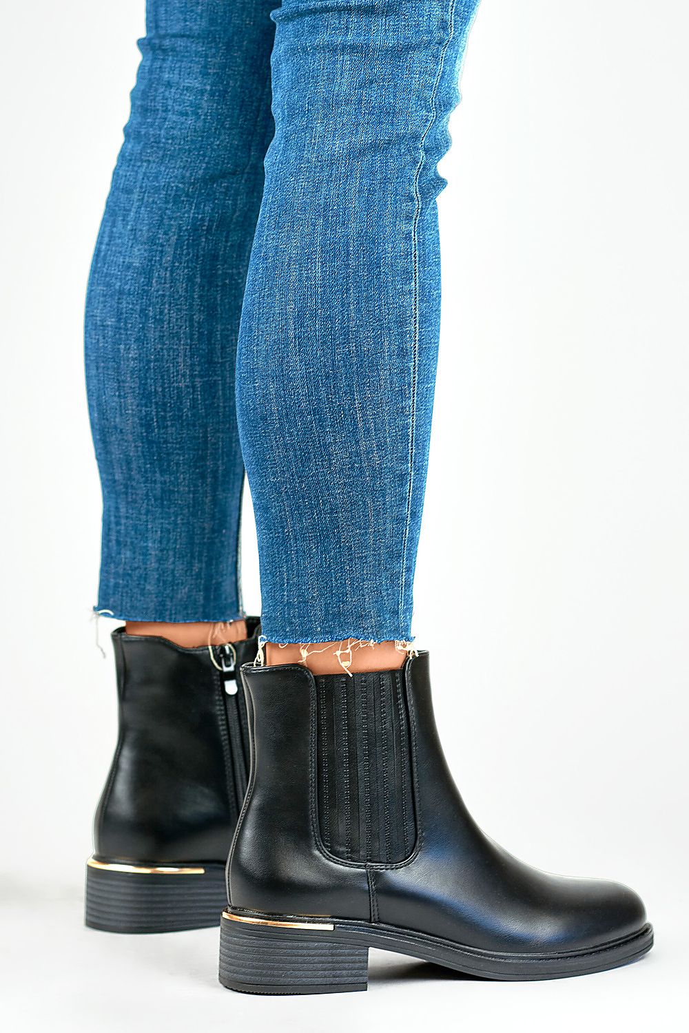 Luxury PRIMO ankle boots in eco leather, featuring a modern round toe design and practical inner zipper for effortless wear during the colder months.