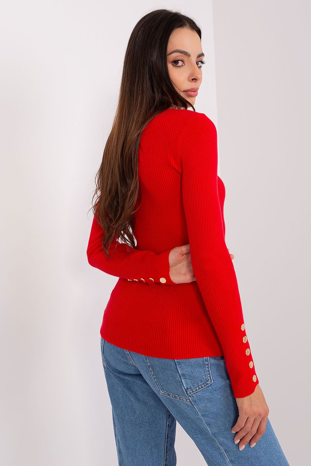 Detail of elegant button sleeves on a viscose sweater, highlighting the stylish and practical design for colder weather.