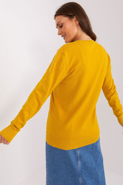 Luxurious women's cotton-blend jumper featuring long sleeves and a versatile round neckline, designed for stylish everyday wear.