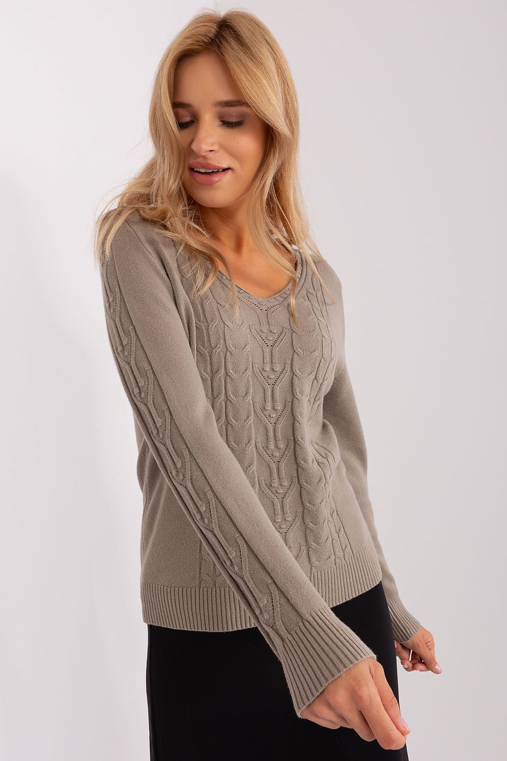 Luxurious women's long-sleeve jumper with an elegant V-shaped neckline, crafted from soft cotton blend for ultimate comfort.