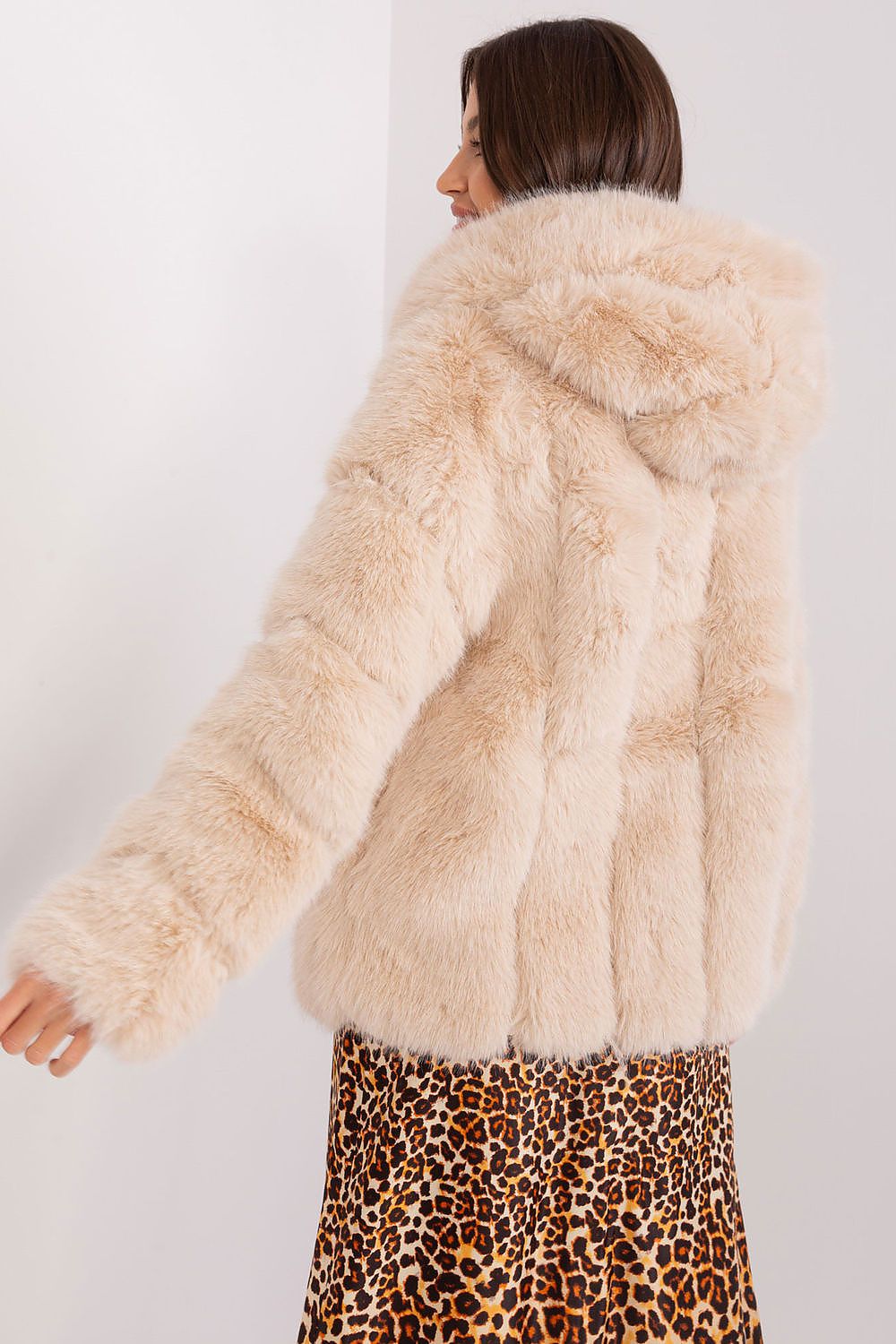 Stylish long-sleeve fur jacket with hook-and-loop closure by AT, featuring a comfortable fit and classy aesthetic, ideal for enhancing your winter wardrobe.