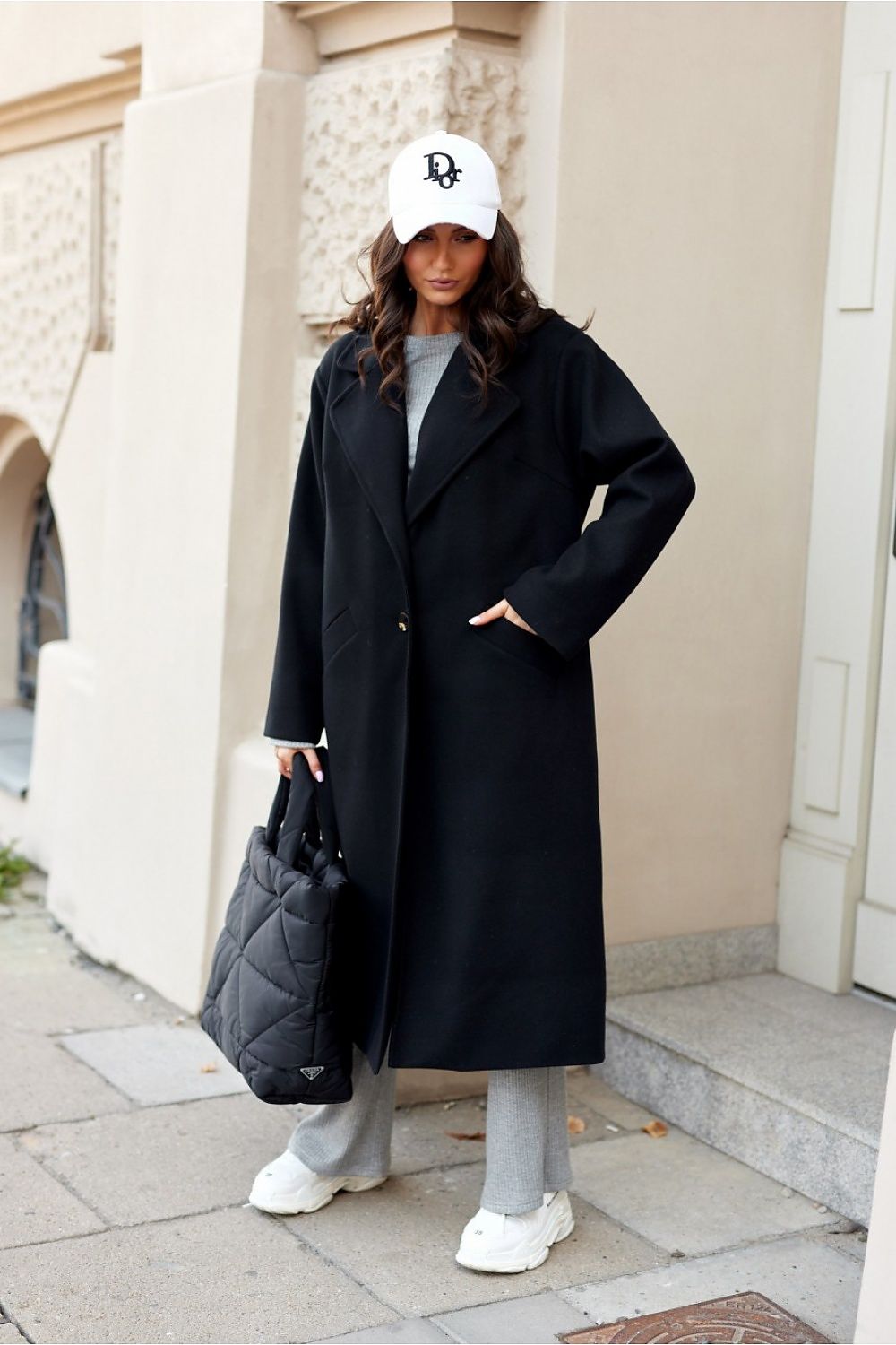 Elegant Talisman Oversized Maxi Coat by Roco Fashion, showcasing stylish single-breasted design and luxurious autumn-winter outerwear appeal.