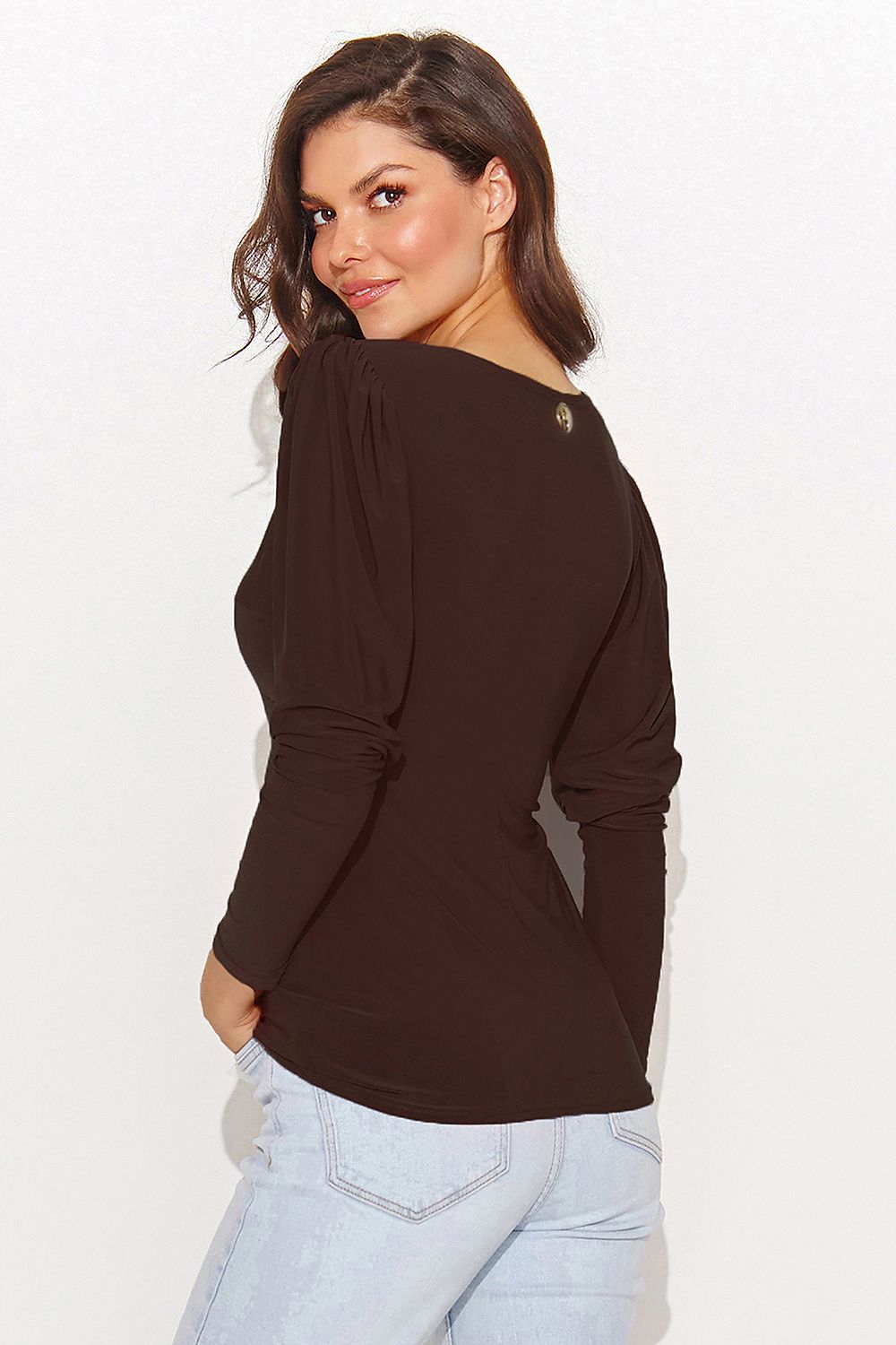 Numinou elegant women's blouse with a charming V-neckline and subtle metal detail on the back, perfect for adding a touch of sophistication to any outfit.