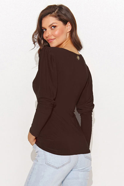 Numinou elegant women's blouse with a charming V-neckline and subtle metal detail on the back, perfect for adding a touch of sophistication to any outfit.