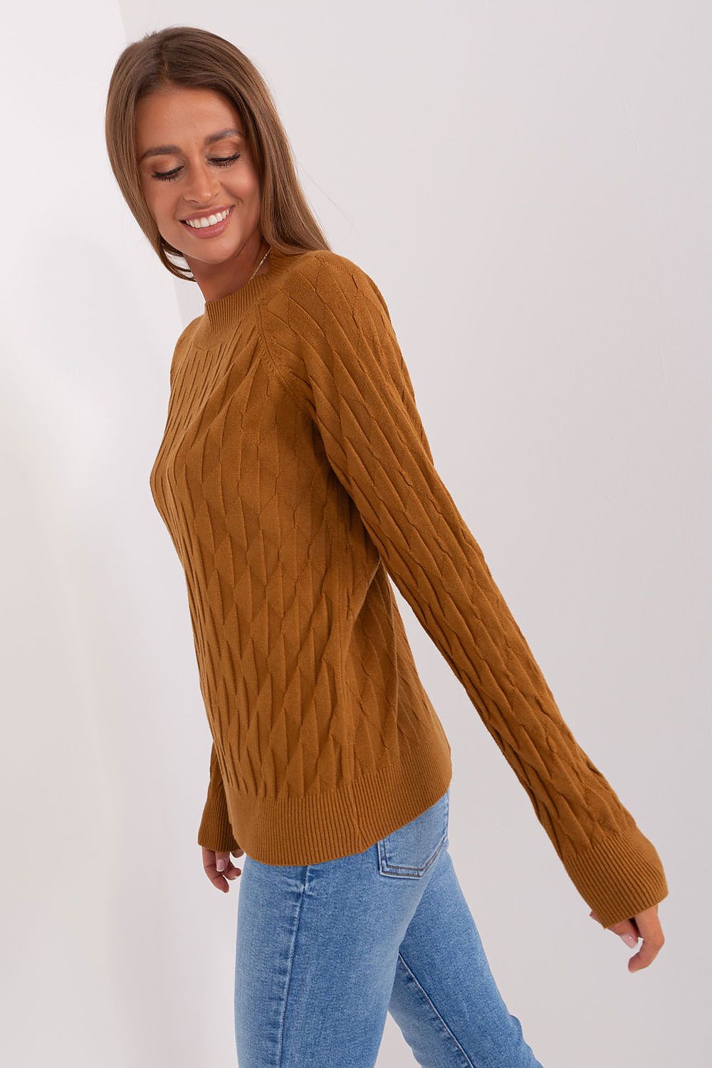 Fashionable and comfortable women’s sweater by AT, featuring a rounded neckline and crafted from high-quality polyester.