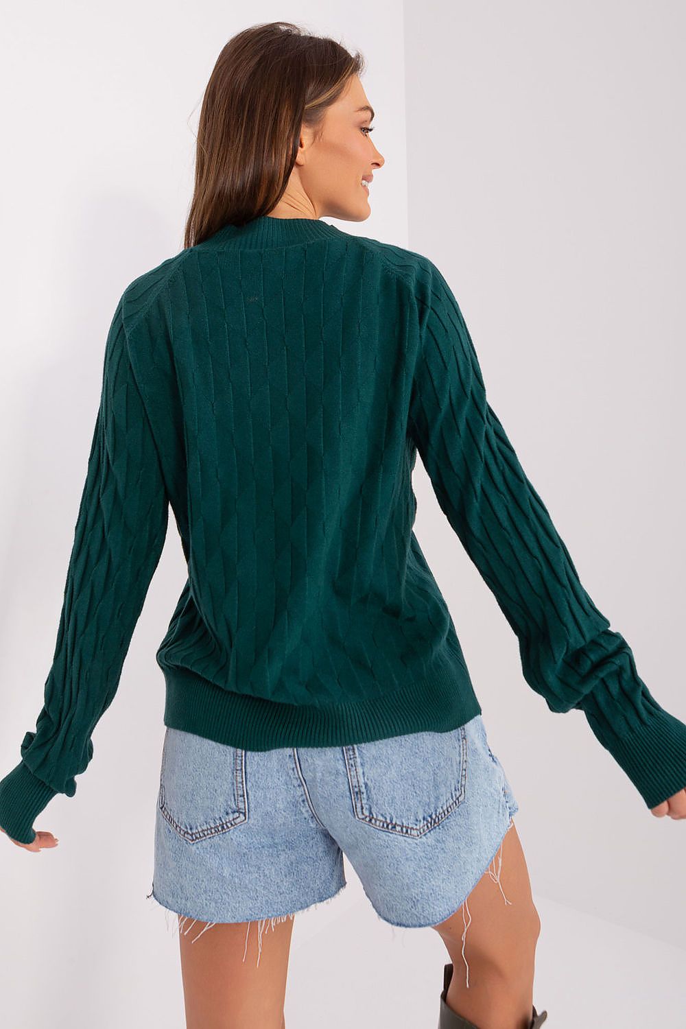 AT elegant women's sweater with standard length, designed for versatile outfits, elegantly blending comfort and contemporary style.
