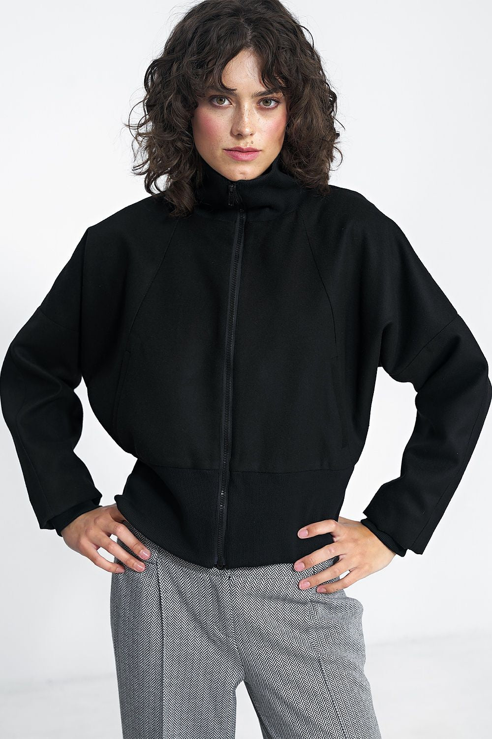 Timeless Minimalist Black Jacket by Nife, showcasing a chic straight cut design ideal for urban autumn styling, accentuated with stylish stitching and practical pockets.