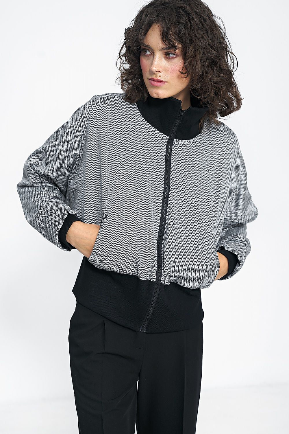 Timeless Minimalist Black Jacket by Nife worn with high-waisted pants, exemplifying chic autumn styling.
