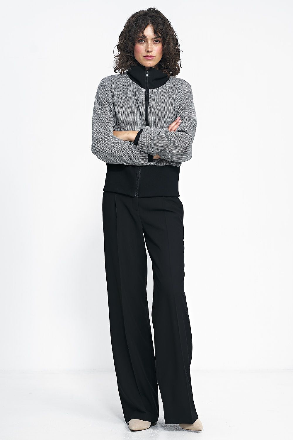 Close-up image of the Timeless Minimalist Black Jacket by Nife, illustrating its fashionable and functional pockets.