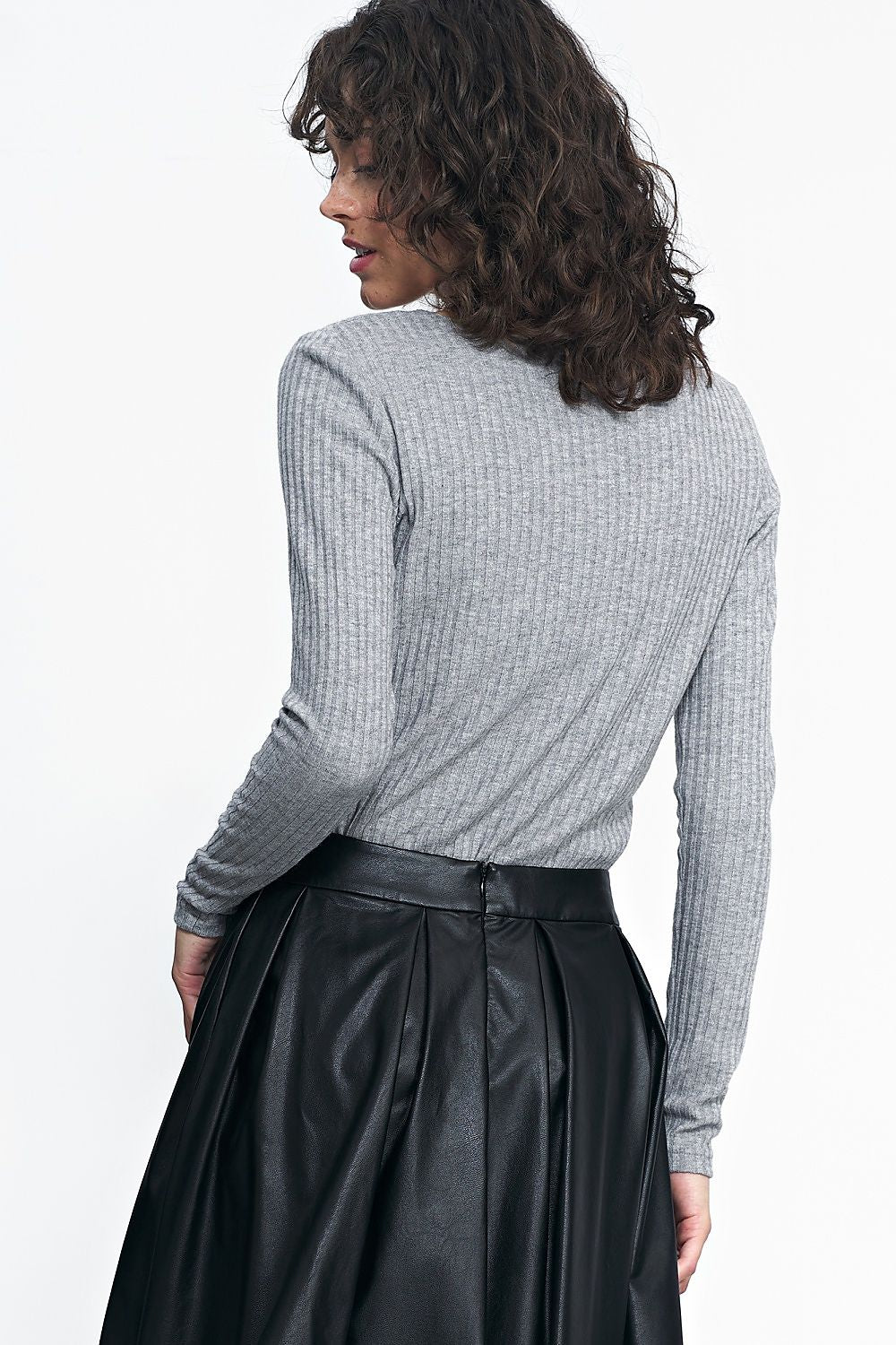 Nife Classic Blouse styled for casual elegance, demonstrating versatility in autumn fashion.