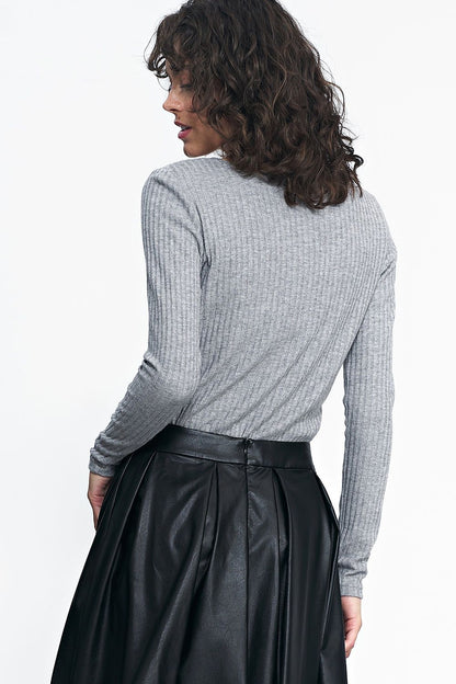 Nife Classic Blouse styled for casual elegance, demonstrating versatility in autumn fashion.