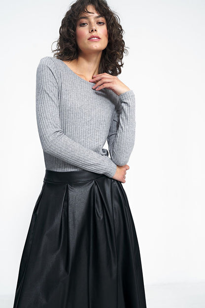 Detailed view of Nife Classic Blouse features, showcasing its refined design for stylish office attire.