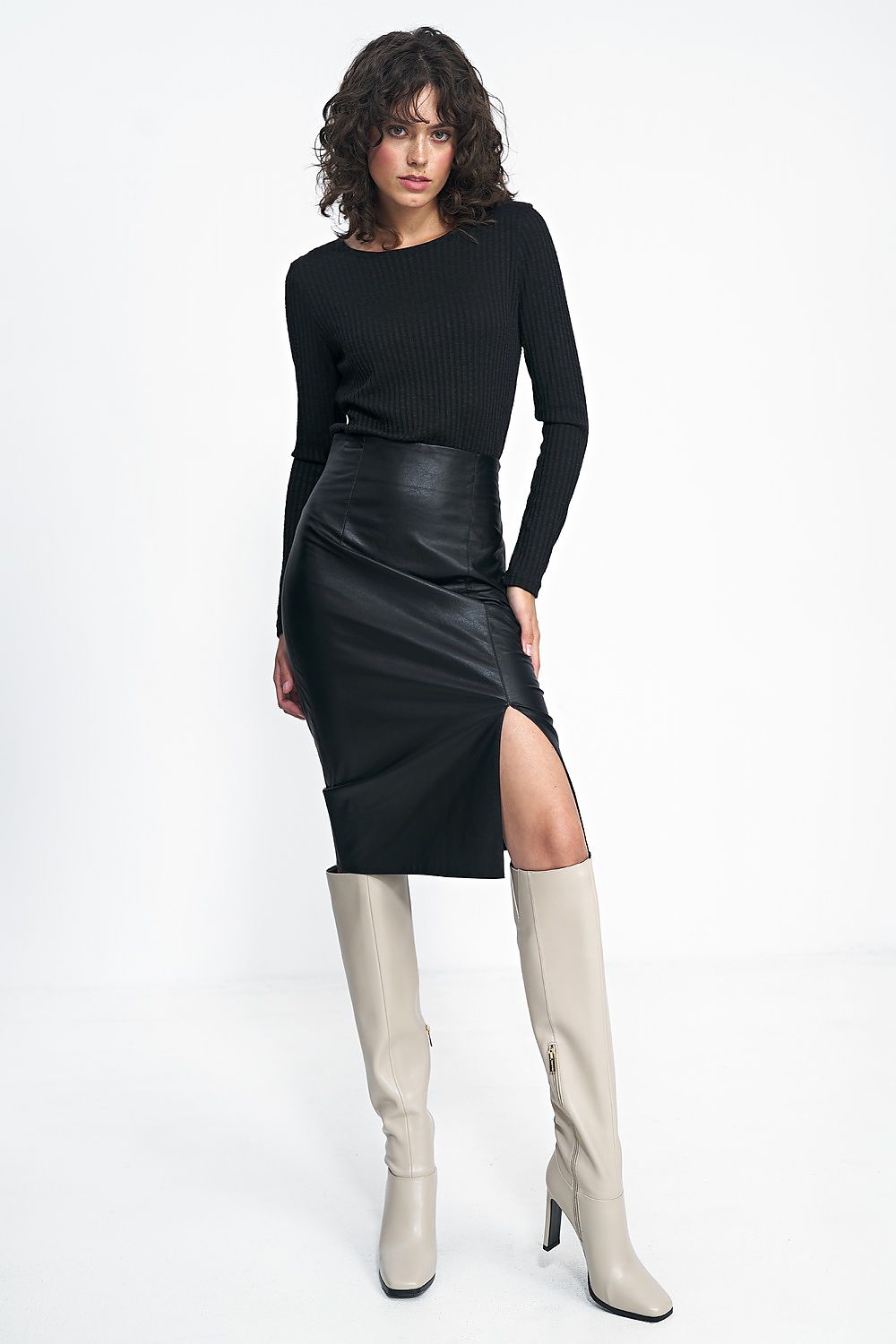 Nife elegant classic blouse in autumn tones made from a comfortable nylon-polyester blend, ideal for office and casual wear.