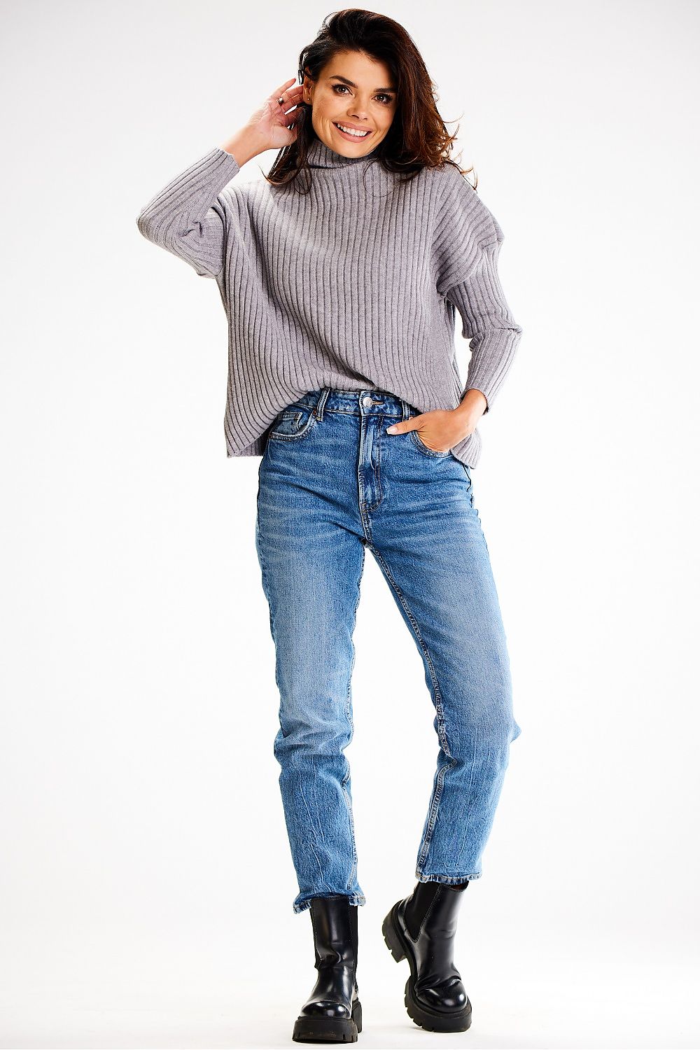 Elegant loose fit ribbed knit turtleneck sweater for women by Awama, showcasing luxurious comfort and sophisticated style.