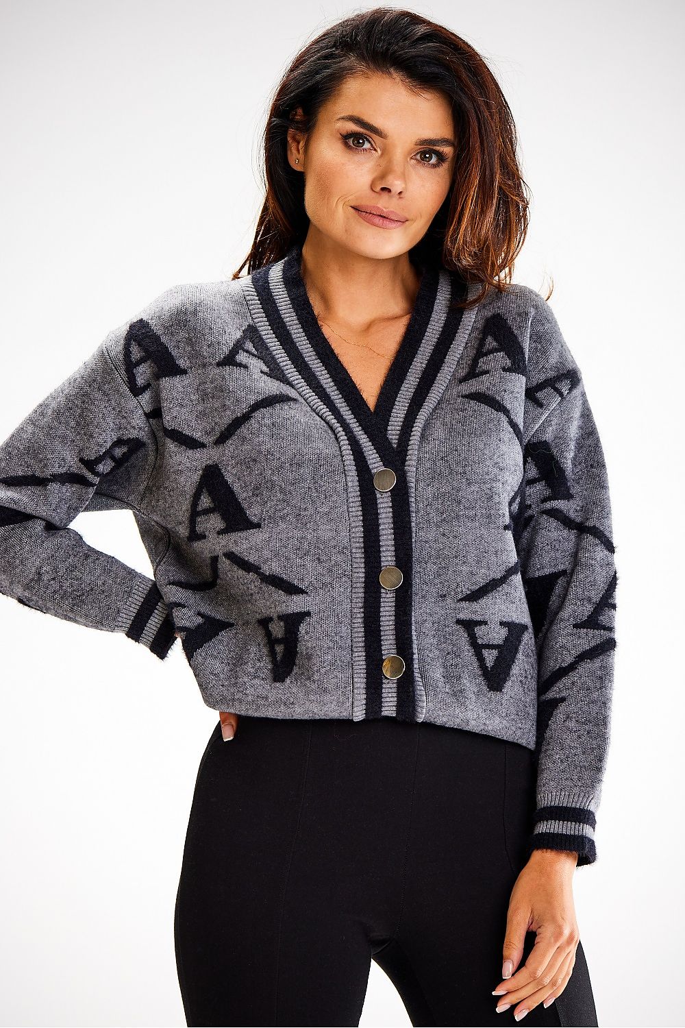 Luxurious two-tone short cardigan by Awama, crafted from a soft nylon blend, perfect for autumn and winter fashion. Features ribbed hem detailing for an elegant finish.