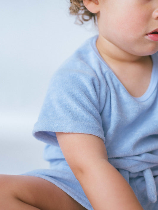 DreamBuy's luxurious coastal blue towelling outfit for children, including a stylish short-sleeve top and matching shorts, ideal for beach outings and family holidays.