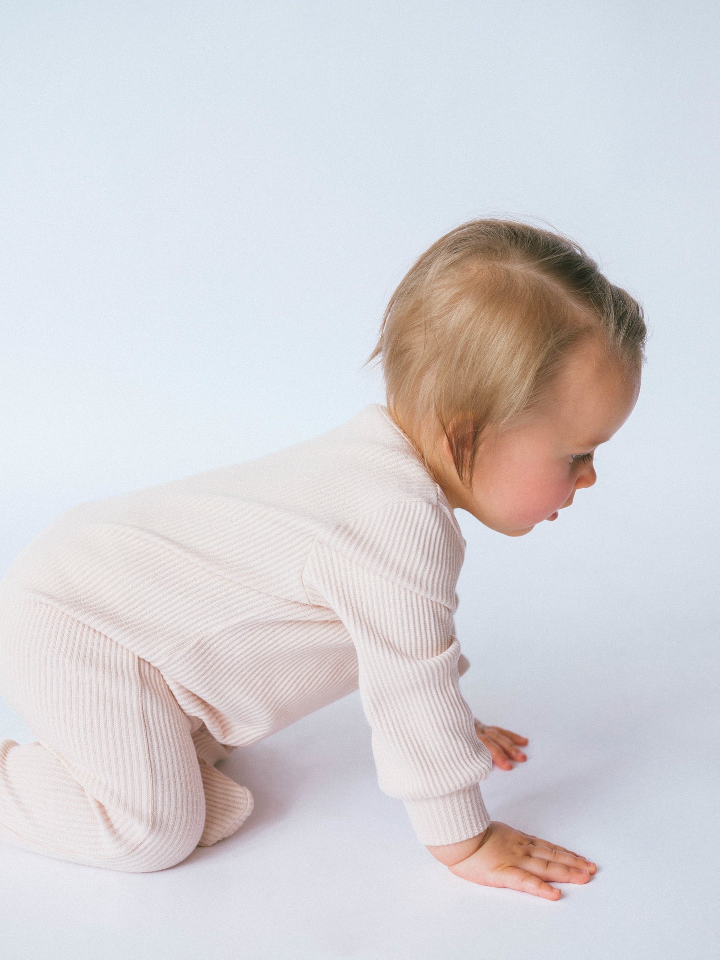 DreamBuy baby sleepsuit showcasing footless design, suitable for ages 0-36 months, ideal for lounging or sleeping.