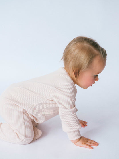 DreamBuy baby sleepsuit showcasing footless design, suitable for ages 0-36 months, ideal for lounging or sleeping.